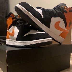 Air Jordan 1 Mid ‘Shattered Backboard’